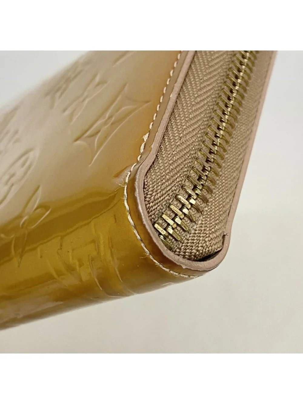 Louis Vuitton Wallet Vernis Zippy Beige Poodle